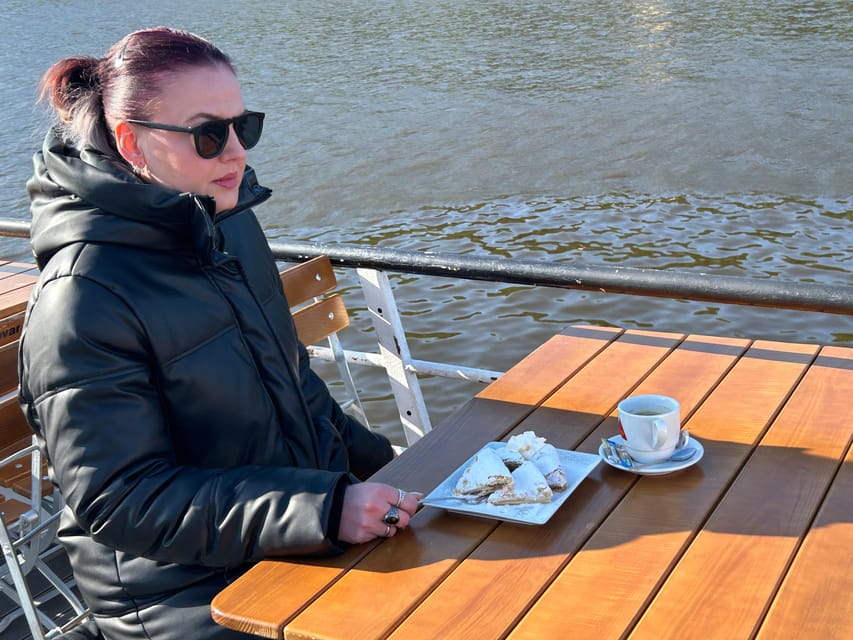 1 hour boat cruise with fragrant coffee and homemade strudel - St. Nicholas Cathedral and the Old Town Weir