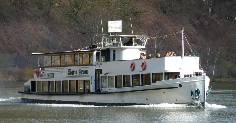 1 hour boat cruise with fragrant coffee and homemade strudel - Under Charles Bridge, Prague Looks Different