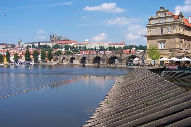 1 hour Prague Panoramic Vltava River sightseeing Cruise - Prague Castle and the city of a thousand spires
