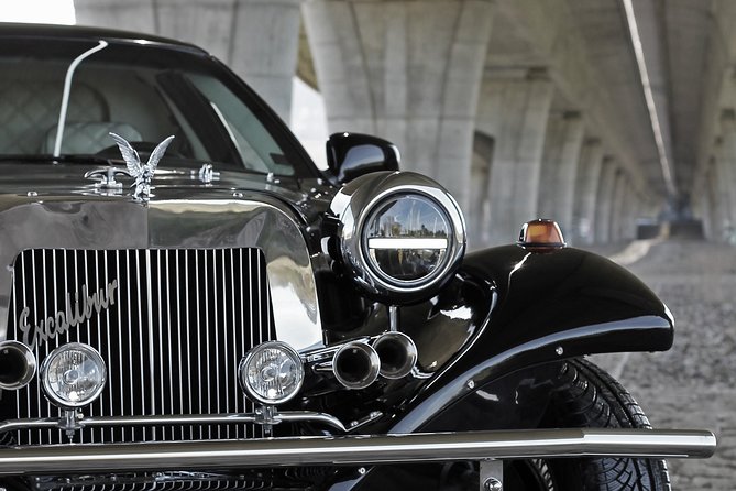1 hour ride in vintage limousine - Who should book this Prague ride