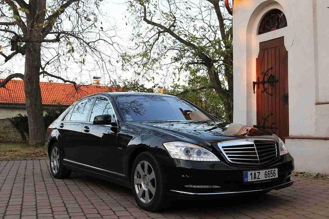 1-way Prague to Vilshofen private transfer - up to 7 passengers - The drivers and communication