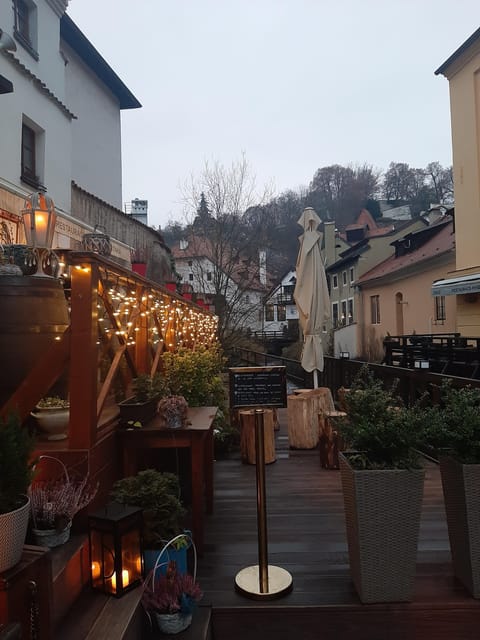 1000 years of history! Evening walking foodie tour - Malostranské Square and the first Czech tastes