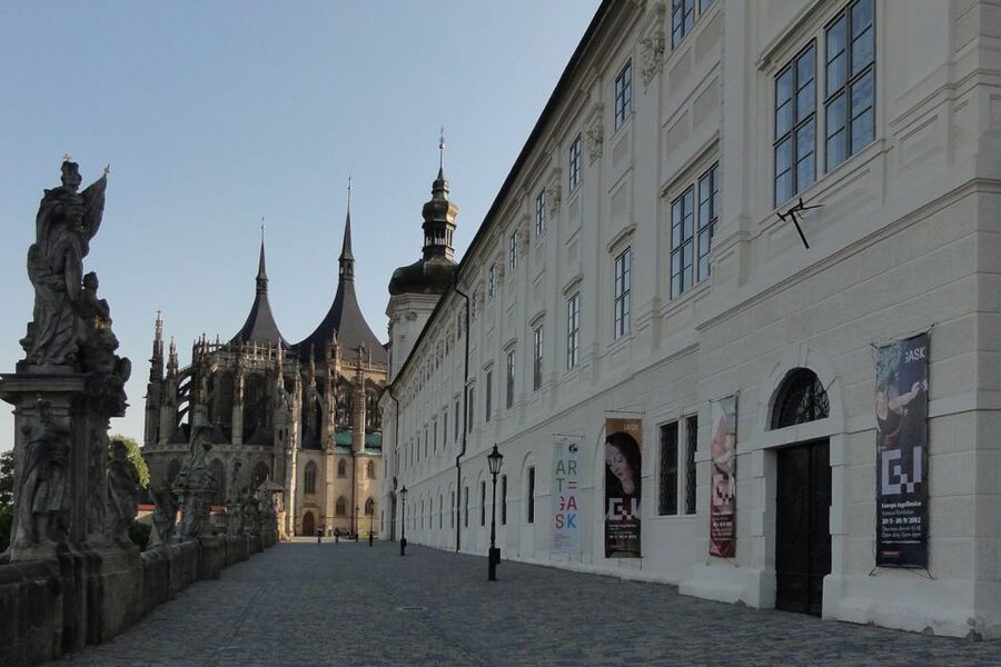 Bone Church and Kutna Hora Private Tour from Prague - What the private format changes