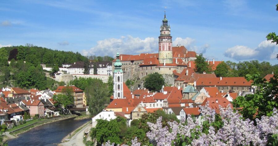 Český Krumlov: 2 Hour Private Walking Tour with Guide - Starting in the main square and Old Town lanes