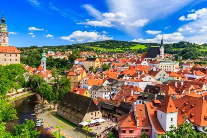 Cesky Krumlov Full day tour from Prague and back - What the guides add to the day