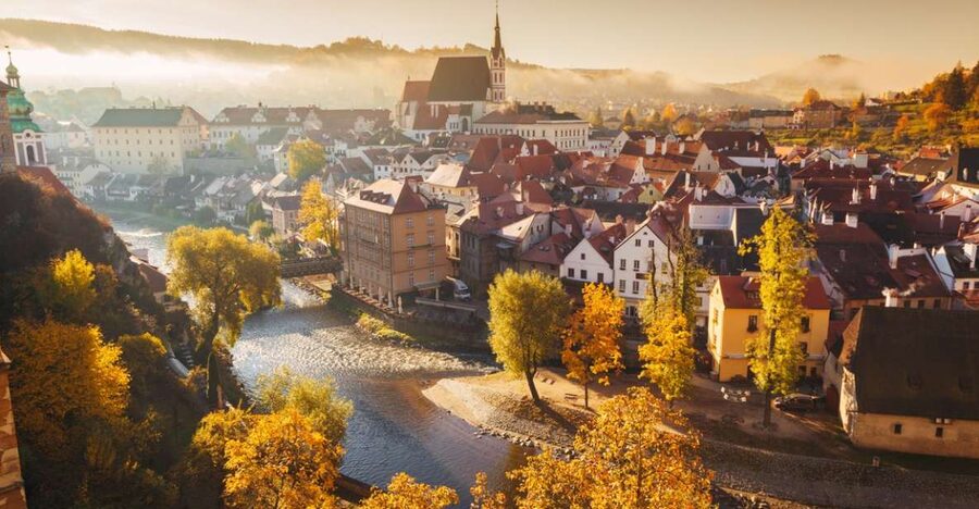 Český Krumlov: Half-Day Medieval Architecture Walking Tour - Quiet alleys leading down to the Vltava