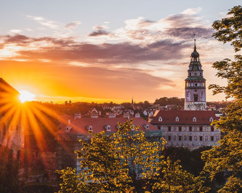 Český Krumlov: Half-Day Medieval Architecture Walking Tour - The Vltava riverfront and Barber’s Bridge