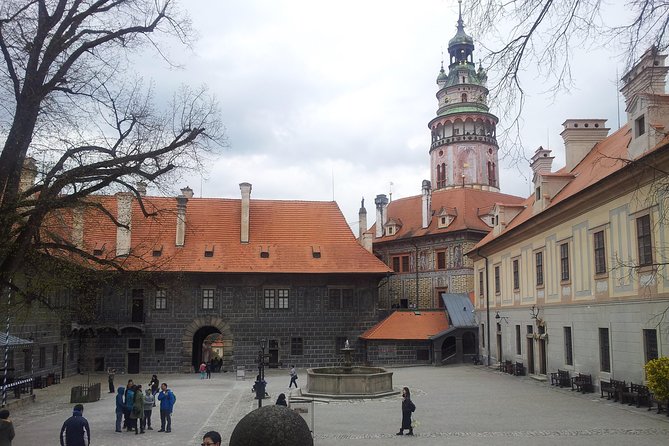 Cesky Krumlov One Day Trip from Prague by bus - What the guide adds, and where the tour can falter