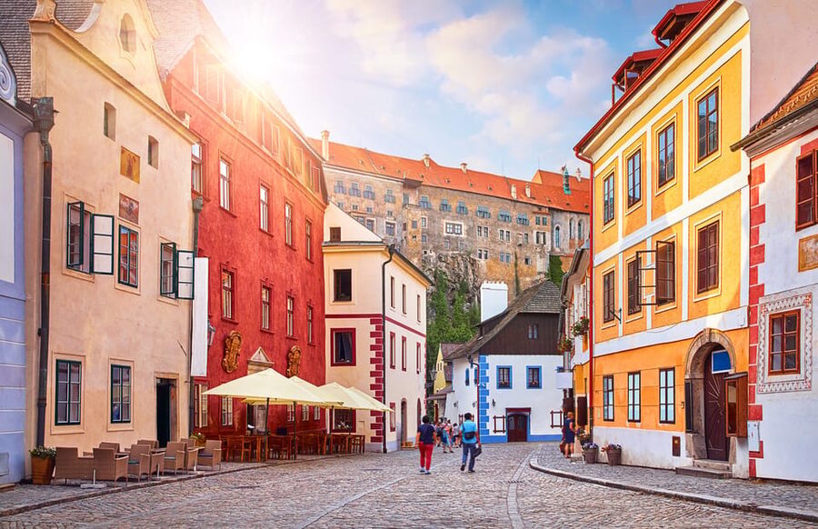 Cesky Krumlov: Private 2-Hour City Walking Tour - Starting with Český Krumlov’s medieval maze