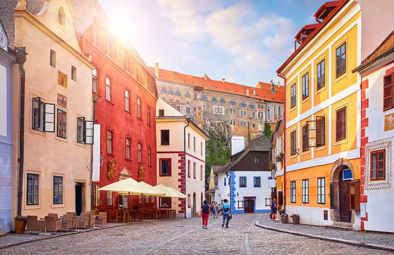 Cesky Krumlov: Private 2-Hour City Walking Tour - The castle area, Bears’ Moat, and Renaissance Italian House
