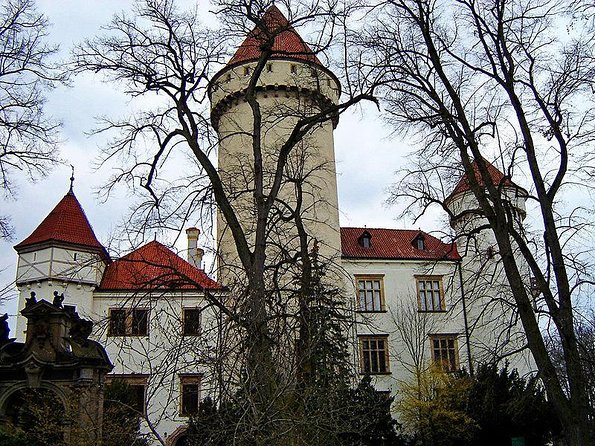 Cesky Krumlov Private day trip from Prague with Lunch and Castle admission - Entering Cesky Krumlov Castle