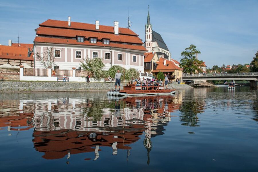 Český Krumlov: Wooden Raft River Cruise - Two skippers, local stories, and a little humor