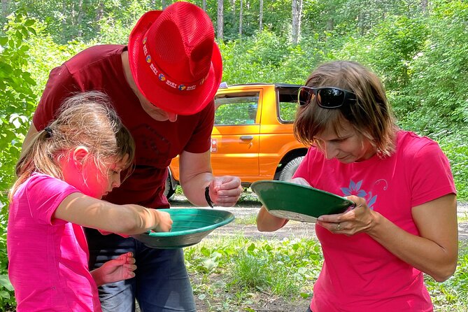 Countryside, Czech Garnet Panning, Farm,Lunch&Beer 4WD Adventure - Searching a creek for red Czech garnets