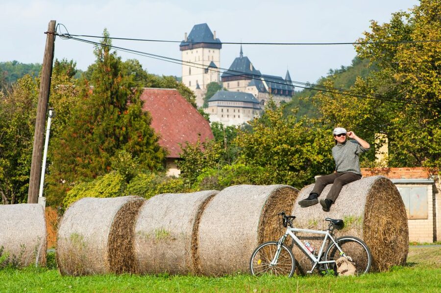 Coutryside bike tour to Karlstejn Castle. - Walking up to Karlstejn Castle