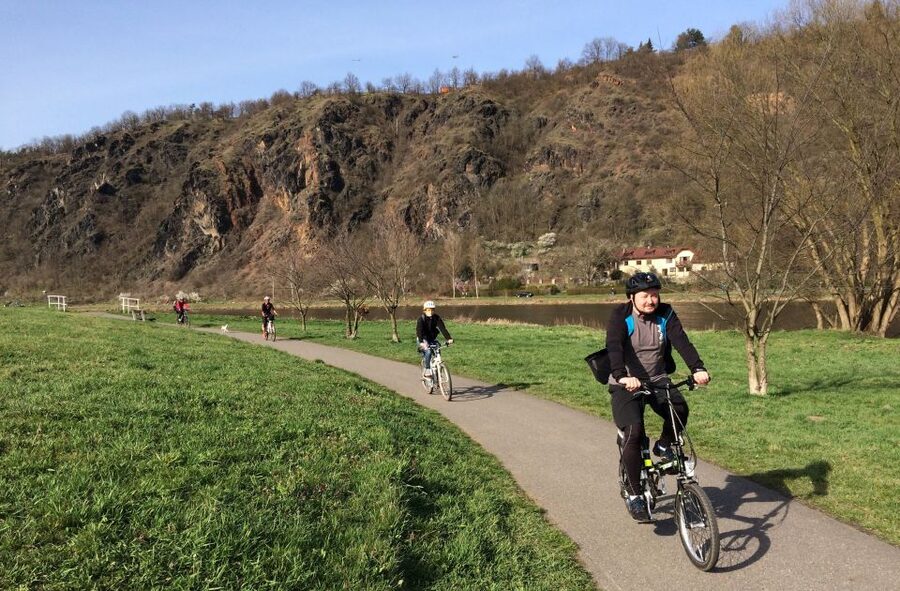 Coutryside e-bike tour to Karlstejn Castle - Karlštejn village and the castle approach
