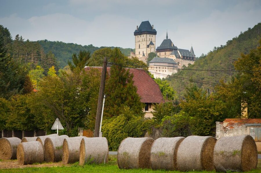 Coutryside e-bike tour to Karlstejn Castle - Returning by train instead of retracing the route
