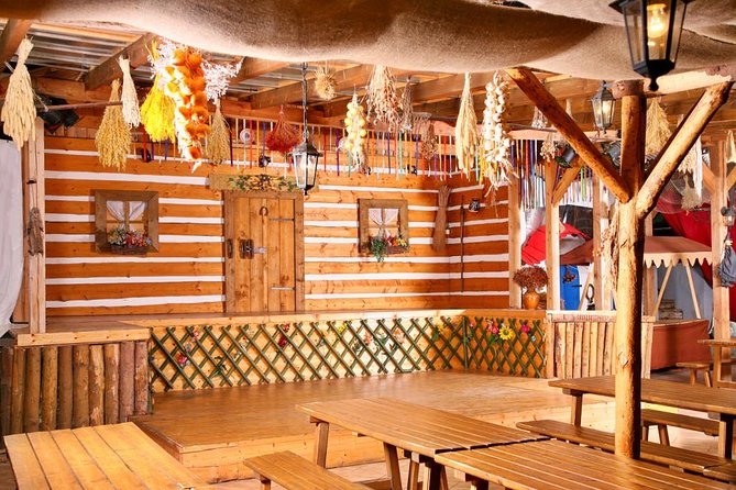 Czech Folklore Show with dinner and transfer - The four-course Czech dinner