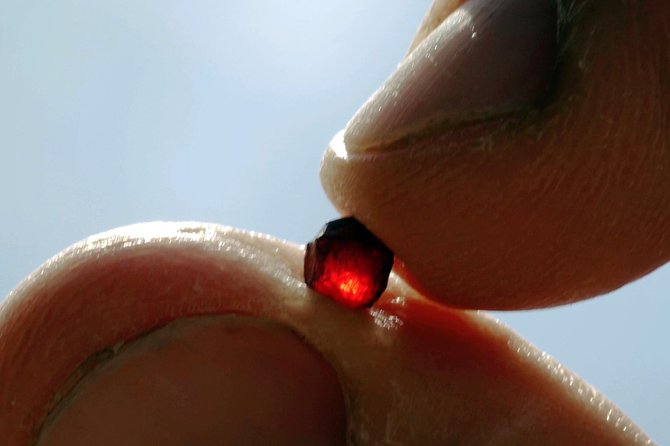 Czech garnet panning, scenic drive, farm & cheese, lunch & beer - What the guide adds to the day