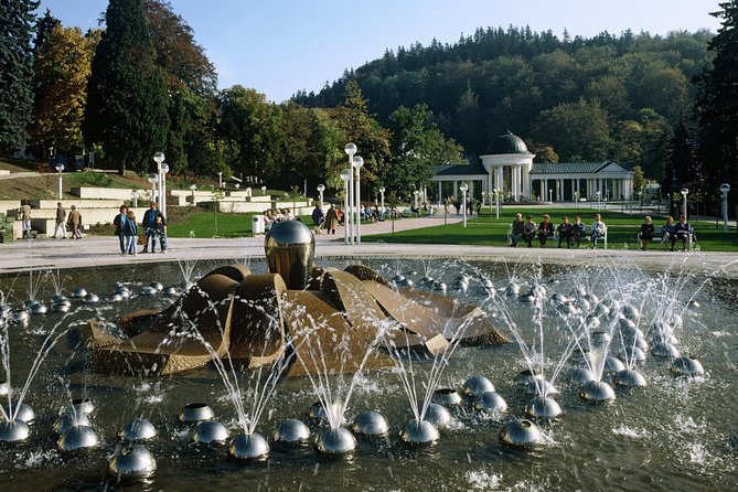 Czech Spas of Karlovy Vary and Marianske Lazne from Prague - The long coach day and group size