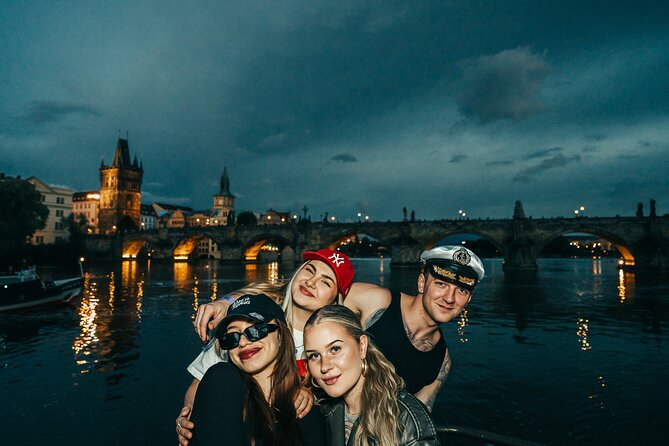 Drunken Monkey Prague Boat Party w/ 2hr Open Bar, DJ & Club Entry - Why the 8 to 10pm open bar matters