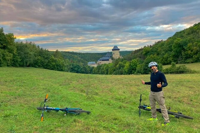 E Bike Day Trip I Visit a Roman Castle and Taste Craft Beer - Dobrichovice: coffee behind a medieval castle