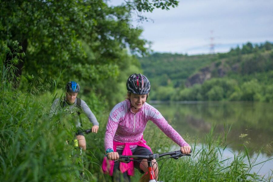 E-Bike Day Trip: Visit a Roman Castle and Taste Craft Beer - Lunch and beer in the Czech countryside