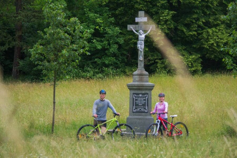E-Bike Day Trip: Visit a Roman Castle and Taste Craft Beer - The return ride and train to Prague