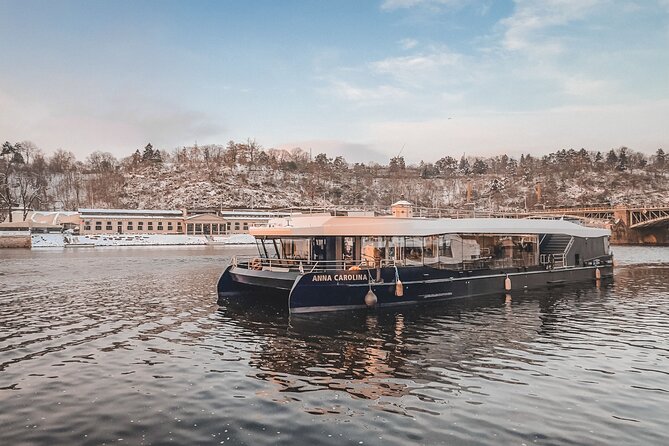 Evening Eco Cruise With a Glass of Prosecco in Bohemia - A quiet electric boat on the Vltava