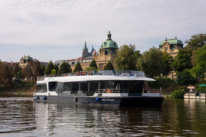 Evening Eco Cruise With a Glass of Prosecco in Bohemia - Who will enjoy this Prague evening cruise?