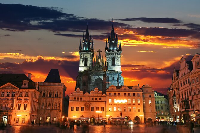 Evening View Walk in Prague - The castle district and St. Vitus Cathedral