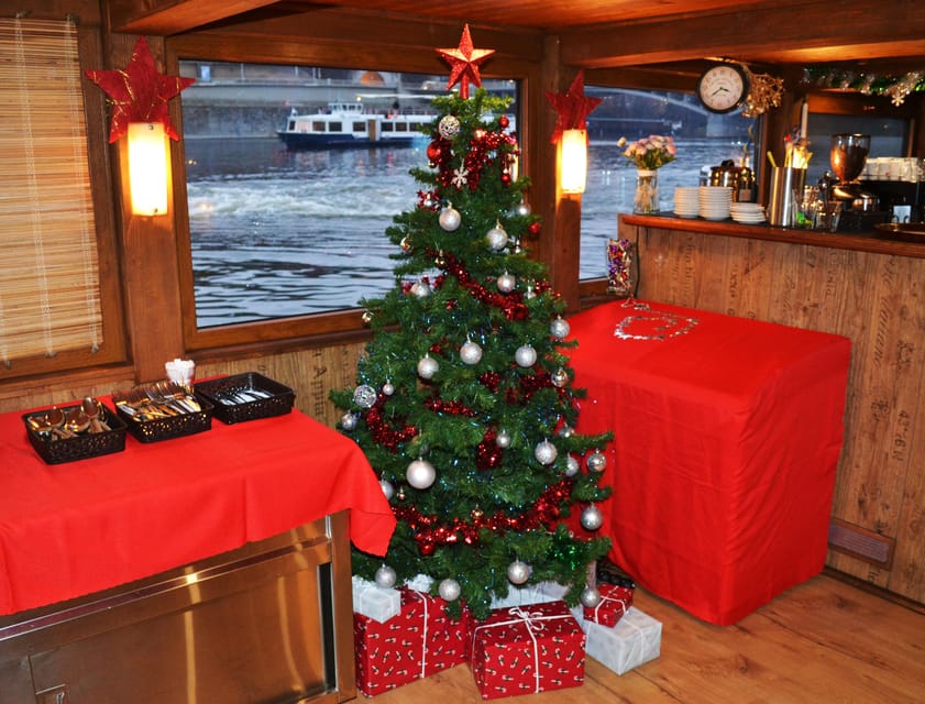 Exclusive Christmas cruise with Christmas Eve buffet - Planning around Christmas Eve
