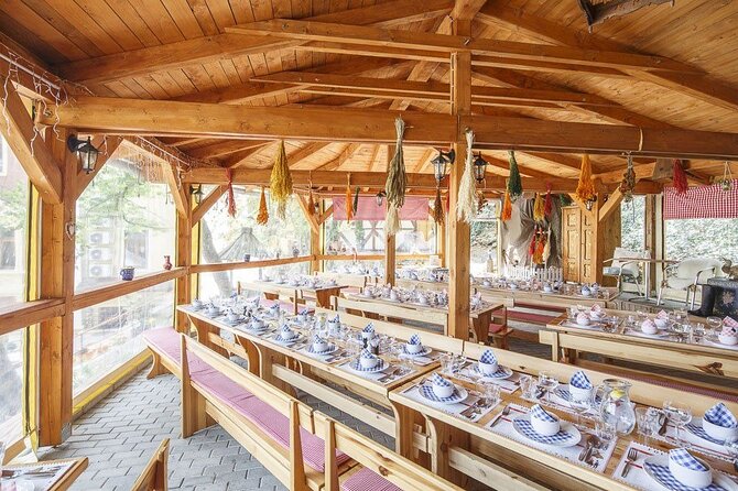 Folk Dinner Experience in Prague with Transportation - Choosing between the pork, chicken, and vegetarian menus