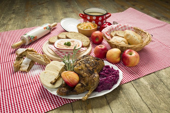 Folklore Dinner with Unlimited Drinks 4course Menu - What this Prague folklore dinner is really like