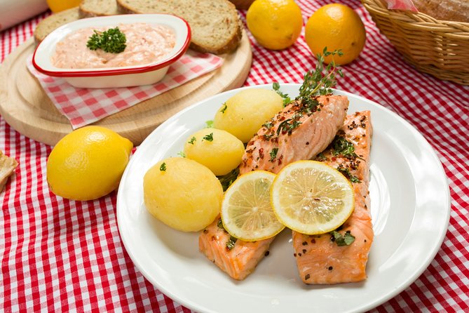 Folklore Dinner with Unlimited Drinks 4course Menu - Unlimited drinks and the practical value of the price
