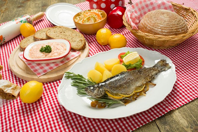 Folklore Dinner with Unlimited Drinks 4course Menu - How families and mixed groups can use the menu options
