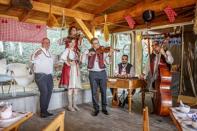 Folklore Dinner with Unlimited Drinks 4course Menu - A four-course meal with real choice