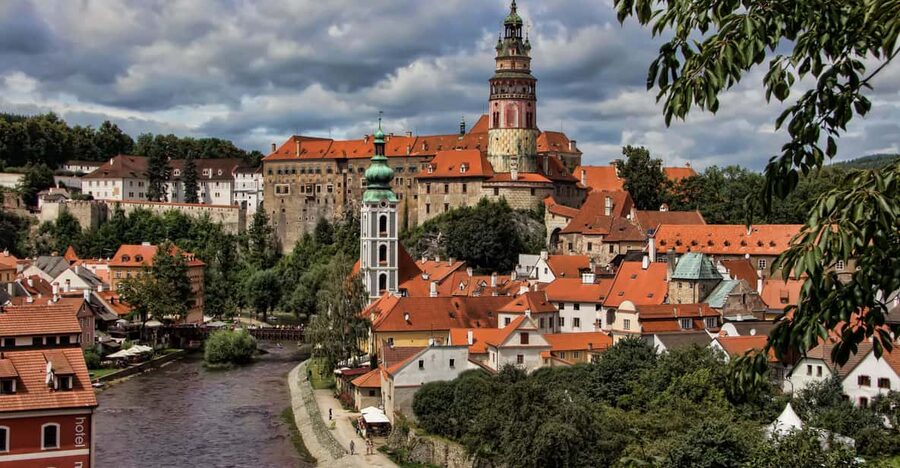 From Prague: Český Krumlov Full-Day Tour with Pickup - Lunch beside the river, or in the Old Town