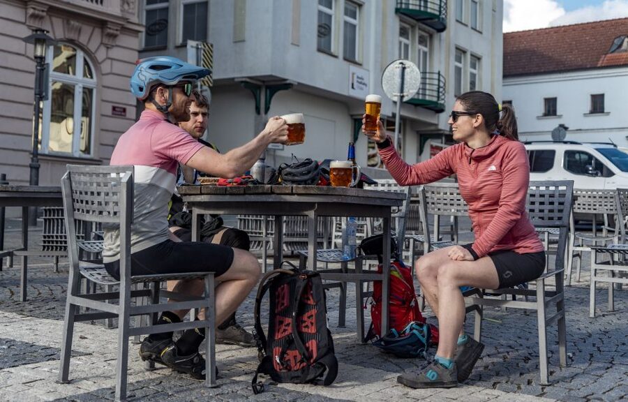 From Prague: E-Mountain Biking Trip to the Bohemian Paradise - The first downhill and lunch at Nebakov