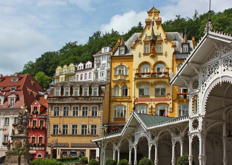 From Prague: Karlovy Vary Full-Day Tour - A 30-minute look at Moser glassmaking
