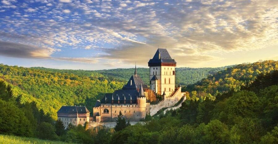 From Prague: Karlštejn Castle & Koněprusy Caves Tour - Who should book it