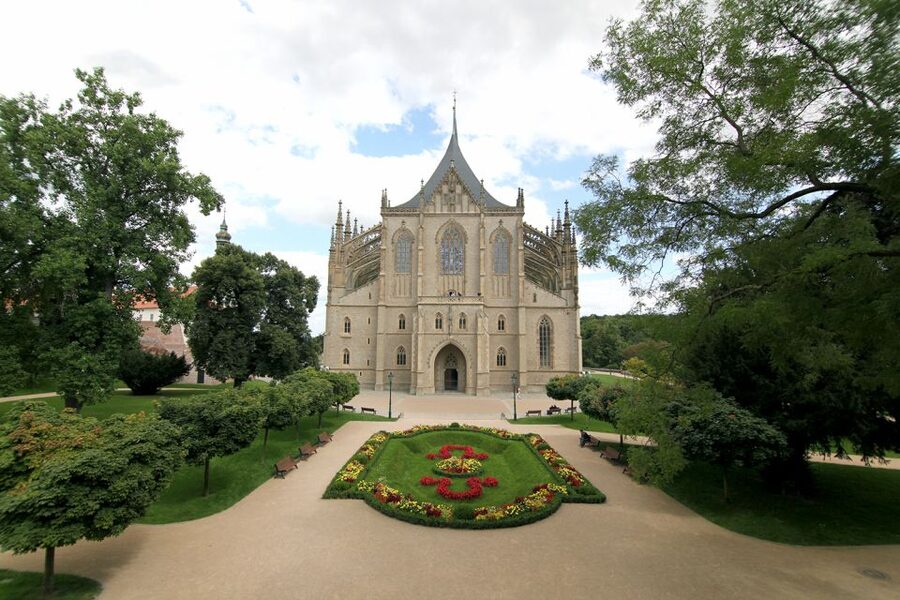 From Prague: Kutna Hora and Bone Chapel Tour - Lunch, Czech Food, and the Long Middle of the Day