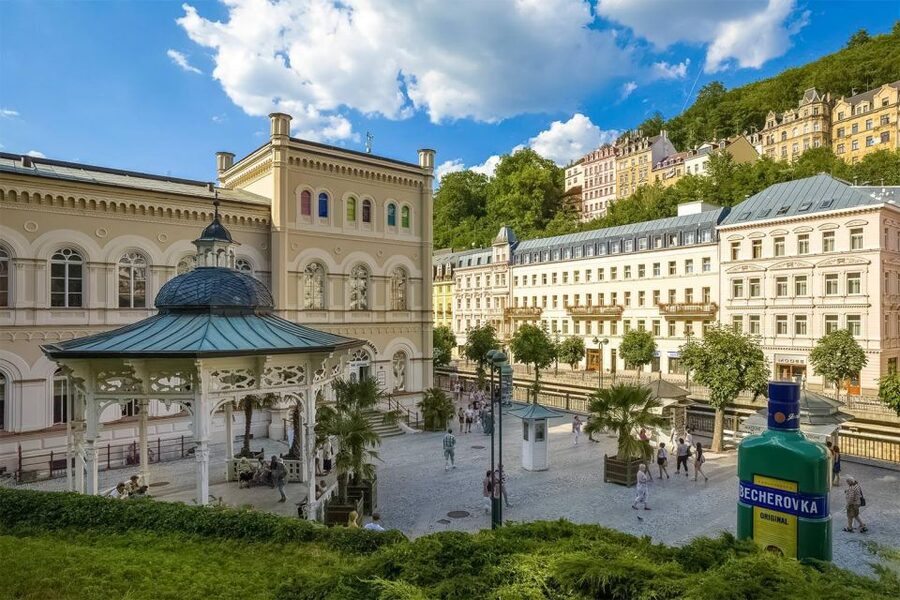 From Prague: One day trip to Karlovy Vary - Leaving Prague for a spa town