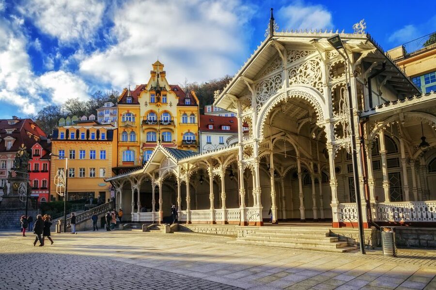 From Prague: Private Karlovy Vary & Crystal Factory Tour - Leaving Prague with a private guide