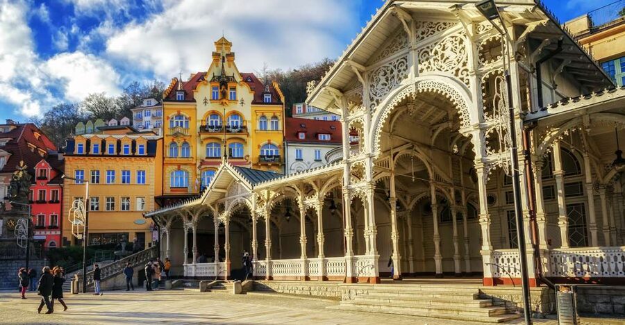 From Prague: Private Karlovy Vary & Crystal Factory Tour - Using the 12 springs