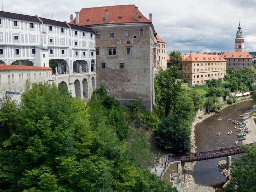 From Prague to the fabulous Cesky Krumlov:fullday experience - What the strongest guide service adds