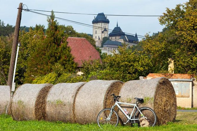 Full-Day Countryside Bike Tour to Karlstejn Castle (small group) - The first miles, leaving Prague behind