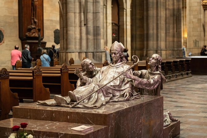 Full-Day Prague Tour with Prague Castle, Lunch and Vltava Cruise - Old Town Square and the Jewish Quarter