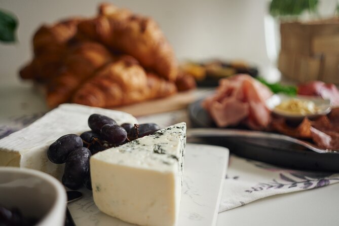 Gourmet Brunch with Chef: Unlimited Drinks & Stunning River Views - Beurre baked eggs with caviar