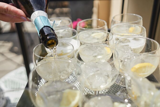Gourmet Brunch with Chef: Unlimited Drinks & Stunning River Views - Why the home setting changes the experience