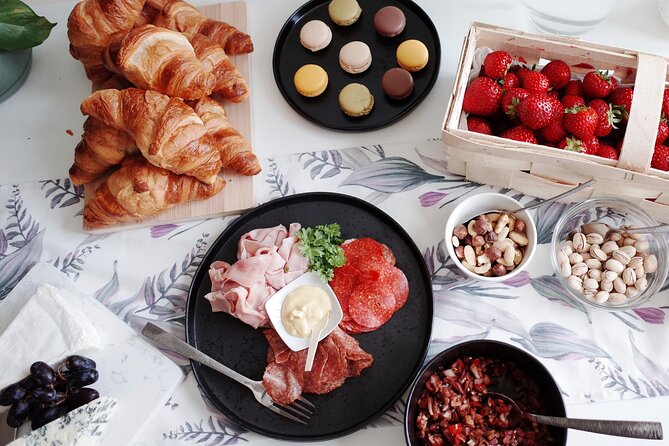 Gourmet Brunch with Chef: Unlimited Drinks & Stunning River Views - What the $210 price really covers